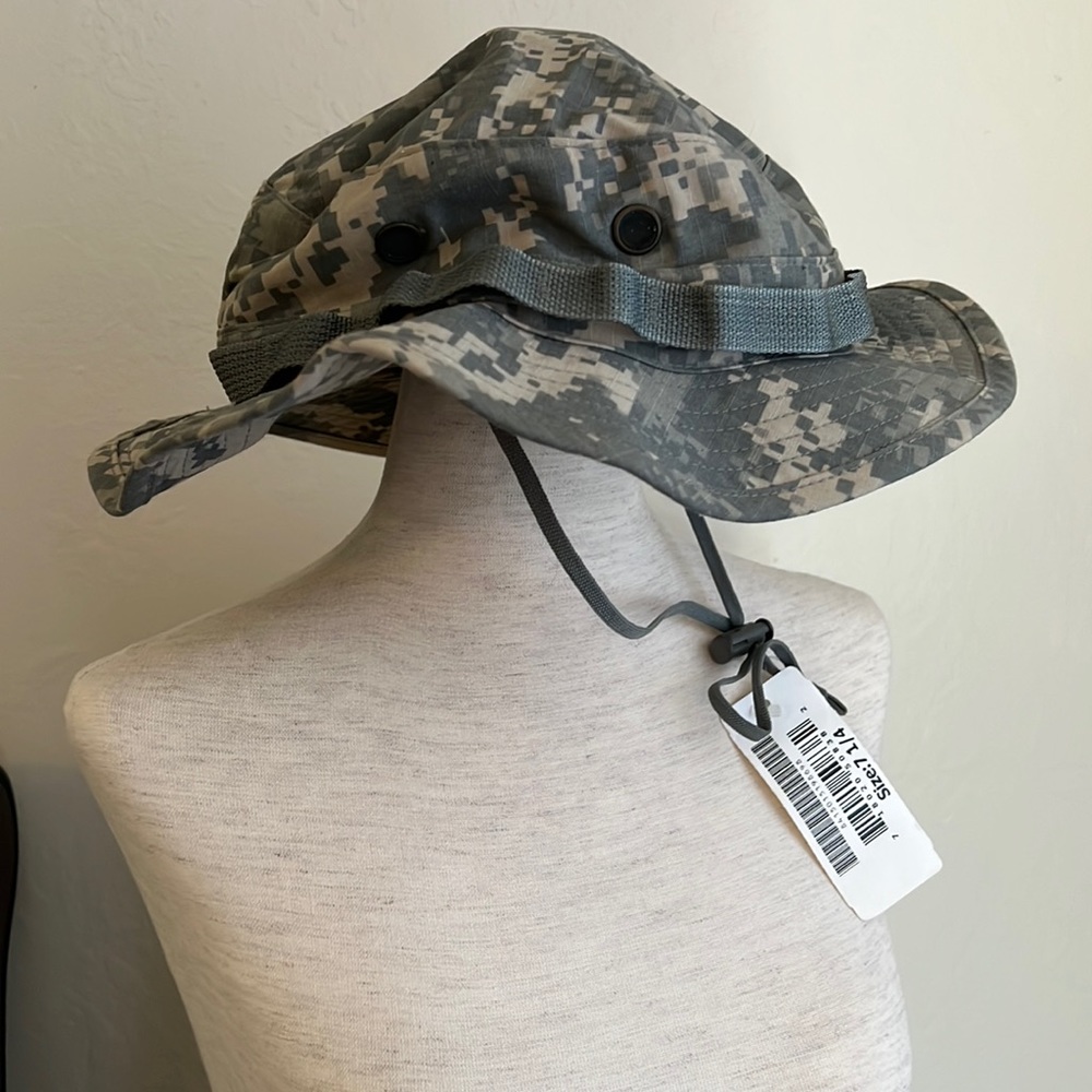 Unisex camo sun hat size 7 1/4 NWT